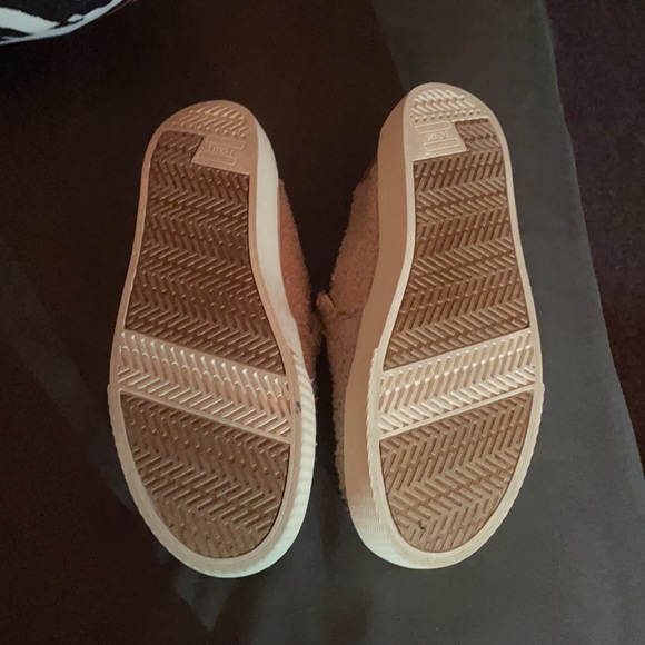 TOMS shoes in size 5,worn only once - Picture 2 of 3